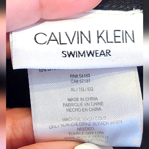 Calvin Klein men's swim trunks beautiful blue with black mesh lining XL - Picture 3 of 3